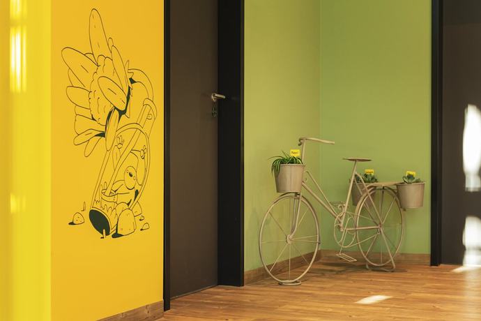 Imagen de los interiores del Hotel The Niu Dwarf. Foto 16