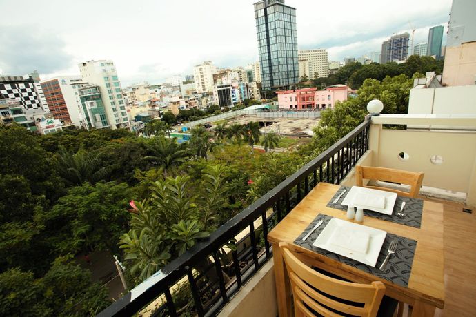 Imagen de los exteriores del Hotel The Noble Swan Wood Park. Foto 13
