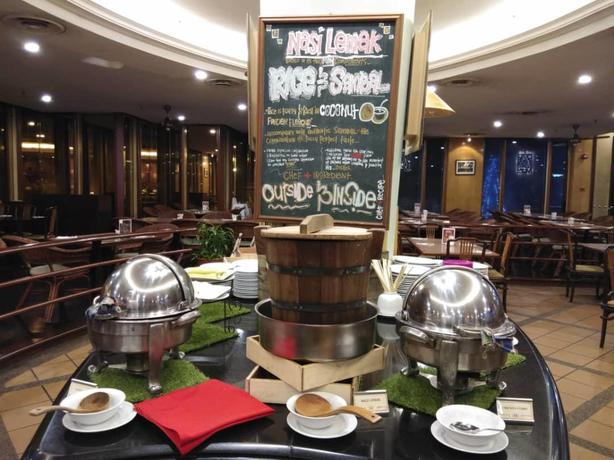 Imagen del bar/restaurante del Hotel The Northam All Suite Penang. Foto 2