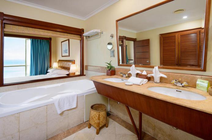 Imagen de la habitación del Hotel The Northam All Suite Penang. Foto 4