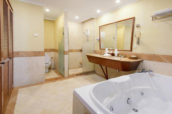 Imagen de la habitación del Hotel The Northam All Suite Penang. Foto 6