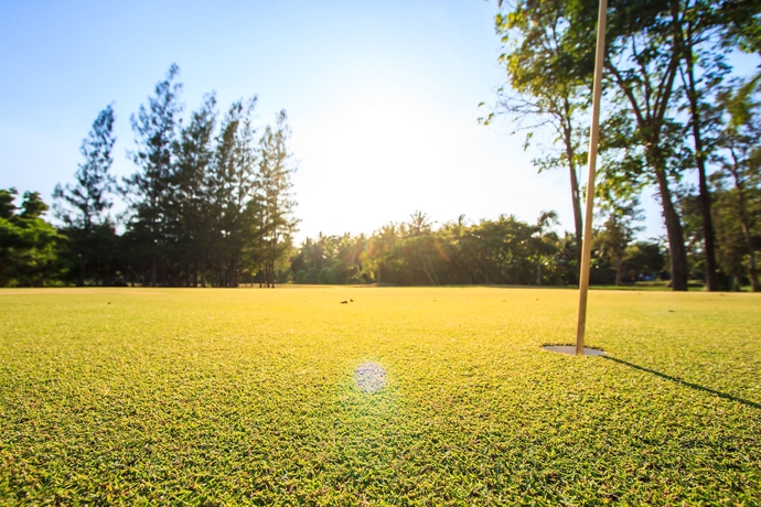 Imagen de los exteriores del Hotel The Nouveau Chumphon Beach Resort And Golf. Foto 9