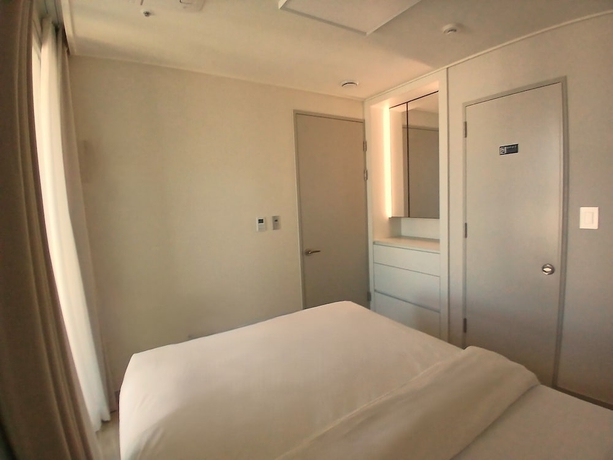 Imagen de la habitación del Hotel The November Stay Guri. Foto 3