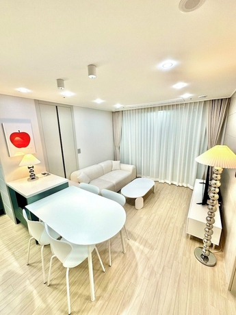 Imagen de la habitación del Hotel The November Stay Guri. Foto 4