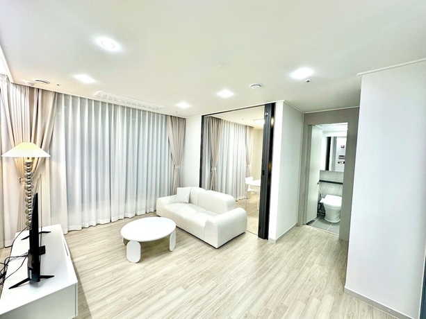 Imagen de la habitación del Hotel The November Stay Guri. Foto 6
