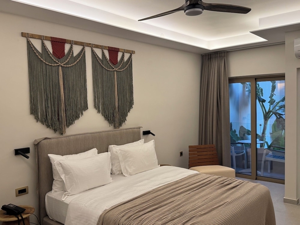 Imagen de la habitación del Hotel The Noverian Antama Organic Beach Resort Chania. Foto 4