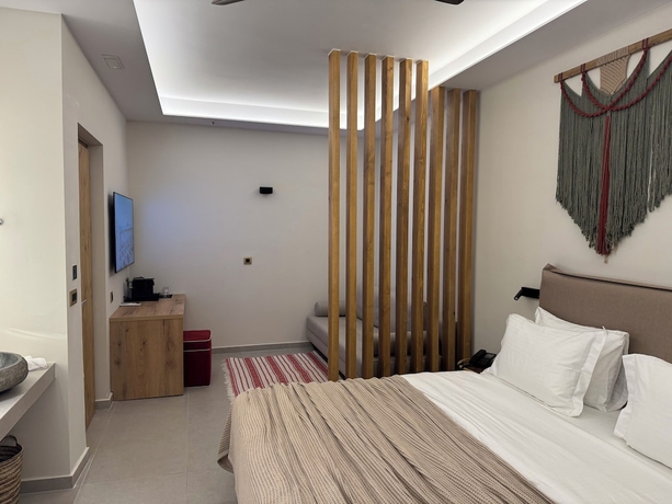 Imagen de la habitación del Hotel The Noverian Antama Organic Beach Resort Chania. Foto 7