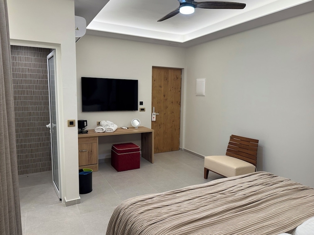 Imagen de la habitación del Hotel The Noverian Antama Organic Beach Resort Chania. Foto 9