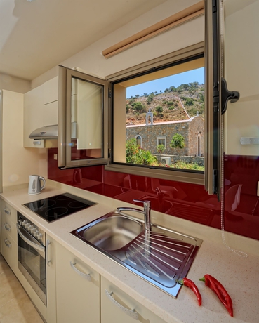 Imagen de la habitación del Hotel The Noverian Scenic Crete Hilltop Villa Resort and Spa. Foto 2