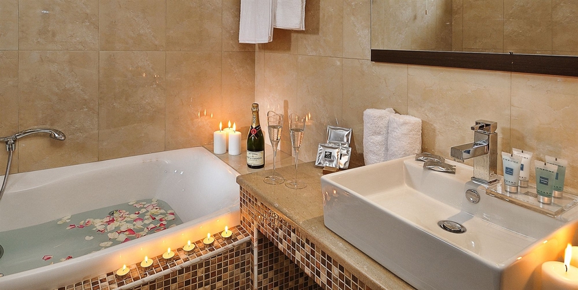 Imagen de la habitación del Hotel The Noverian Scenic Crete Hilltop Villa Resort and Spa. Foto 3