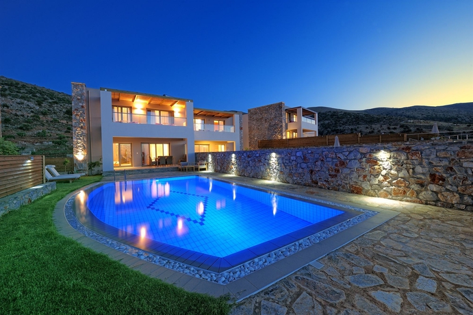 Imagen de los exteriores del Hotel The Noverian Scenic Crete Hilltop Villa Resort and Spa. Foto 10