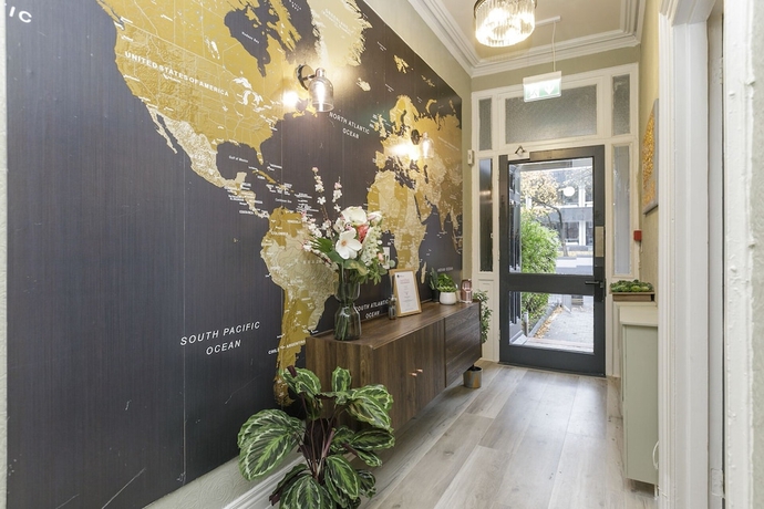 Imagen de los interiores del Hotel The Number 11 By The Warren Collection. Foto 9
