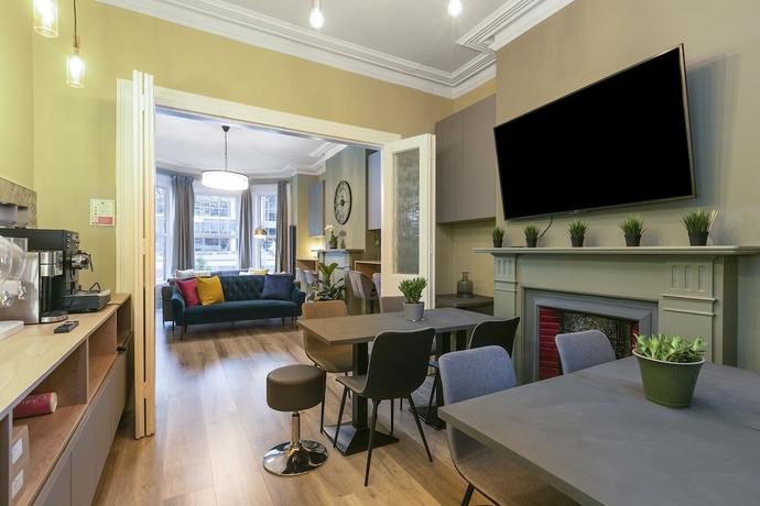 Imagen de los interiores del Hotel The Number 11 By The Warren Collection. Foto 12