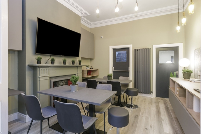 Imagen de los interiores del Hotel The Number 11 By The Warren Collection. Foto 14