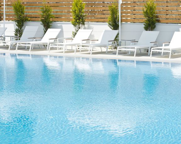 Imagen de la piscina del Hotel The OAK Keramoti. Foto 19