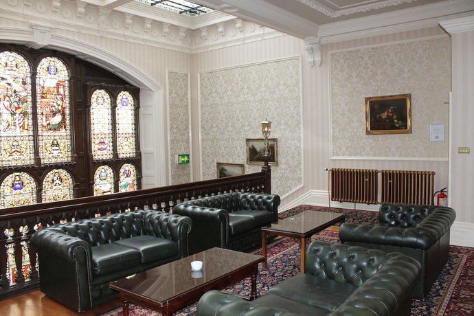 Imagen de los interiores del Hotel The Oaks Hotel. Foto 17