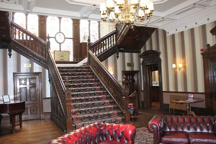 Imagen de los interiores del Hotel The Oaks Hotel. Foto 19