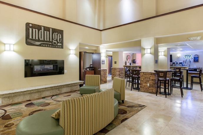 Imagen de los interiores del Hotel The Oaks Paso Robles. Foto 17