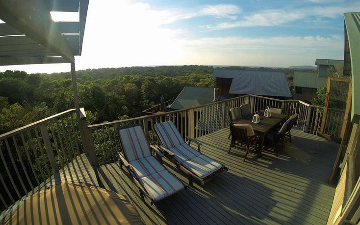 Imagen de los interiores del Hotel The Oasis Apartments and Treetop Houses. Foto 16