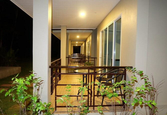 Imagen de la habitación del Hotel The Oasis Khaolak Resort. Foto 22