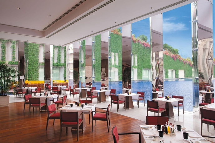 Imagen del bar/restaurante del Hotel The Oberoi Gurgaon. Foto 2