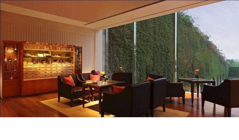 Imagen del bar/restaurante del Hotel The Oberoi Gurgaon. Foto 3