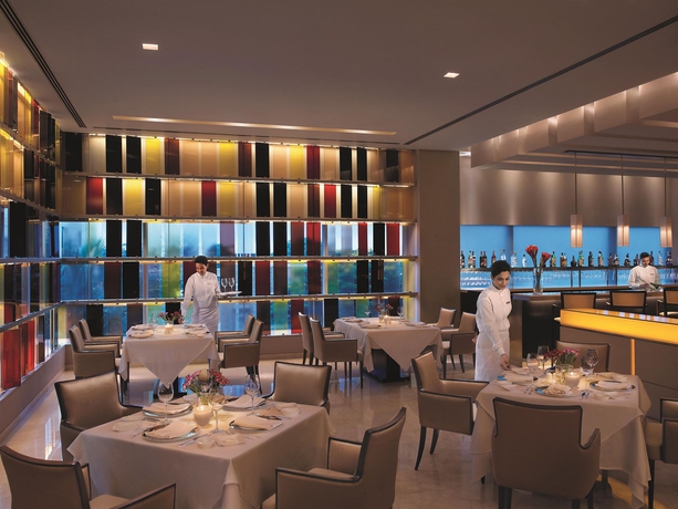 Imagen del bar/restaurante del Hotel The Oberoi Mumbai. Foto 2