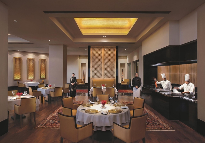 Imagen del bar/restaurante del Hotel The Oberoi Mumbai. Foto 3