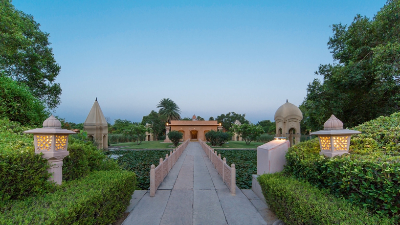 Imagen de los exteriores del Hotel The Oberoi Rajvilas. Foto 16
