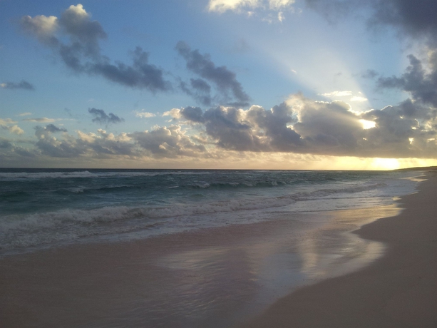 Imagen de los exteriores del Hotel The Ocean Dream Beach Resort. Foto 8