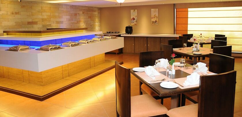 Imagen del bar/restaurante del Hotel The Ocean Pearl. Foto 9