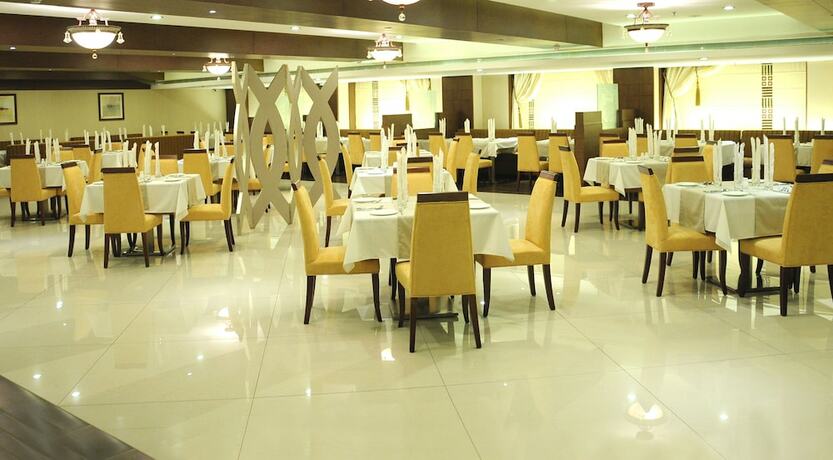 Imagen del bar/restaurante del Hotel The Ocean Pearl. Foto 14