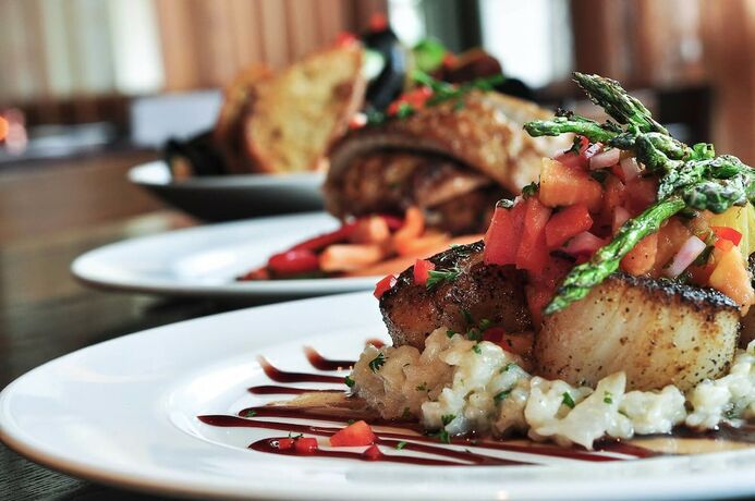 Imagen del bar/restaurante del Hotel The Oceanfront Litchfield Inn. Foto 9