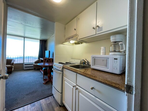 Imagen de la habitación del Hotel The Oceanfront Viking Motel. Foto 16
