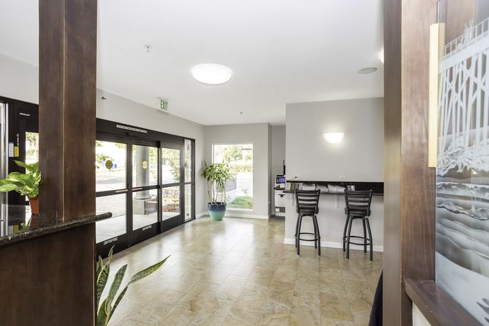Imagen de los interiores del Hotel The Oceanside. Foto 15