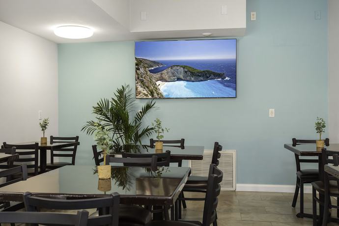 Imagen de los interiores del Hotel The Oceanside. Foto 17