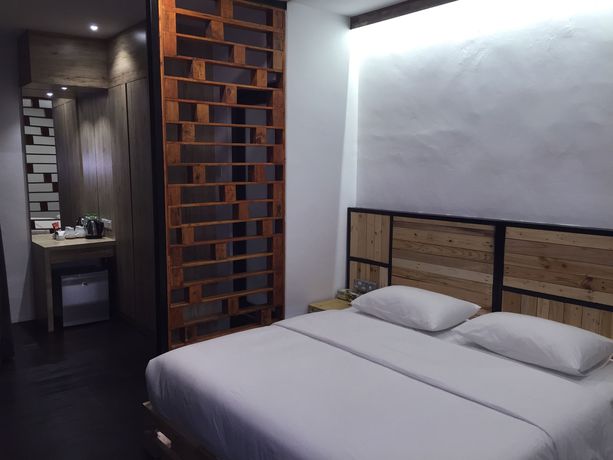 Imagen de la habitación del Hotel The Oikos. Foto 13
