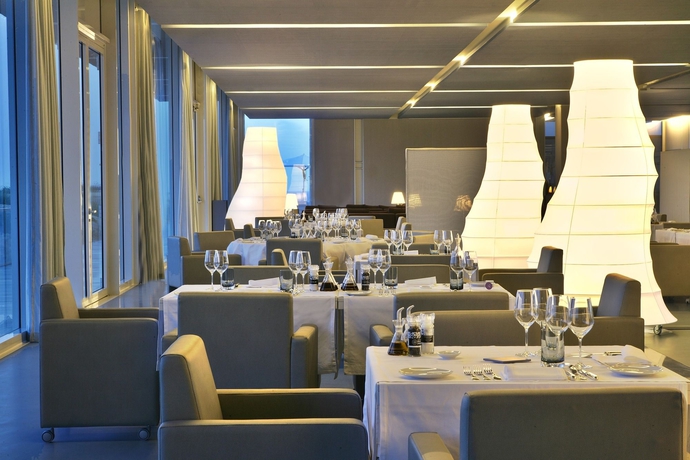 Imagen del bar/restaurante del Hotel The Oitavos. Foto 5