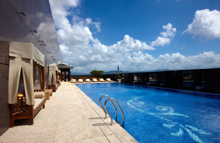 Imagen de la piscina del Hotel The Okura Prestige Taipei. Foto 16