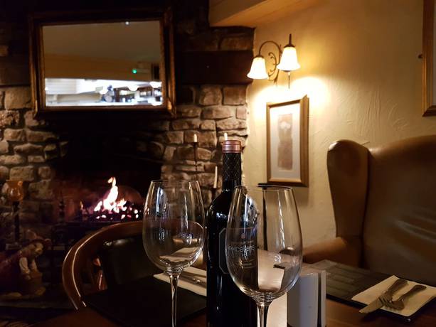 Imagen del bar/restaurante del Hotel The Old Barn Inn. Foto 3