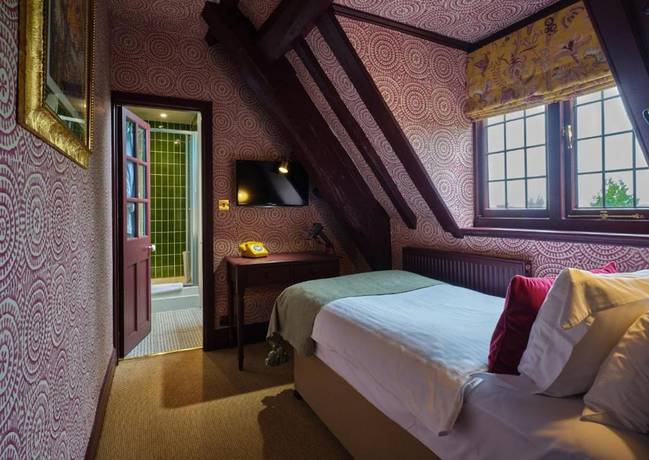 Imagen de la habitación del Hotel The Old Bell. Foto 6