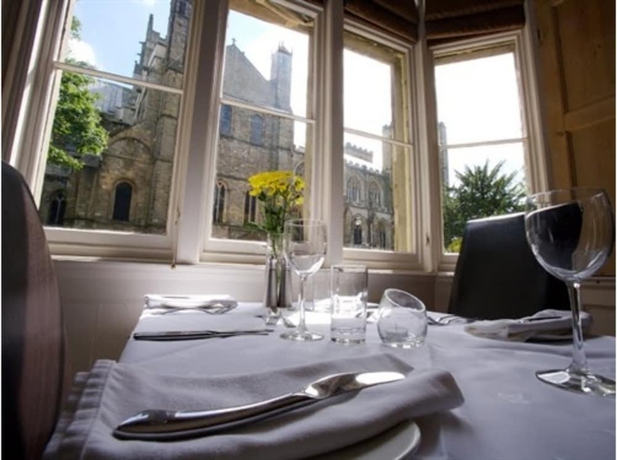 Imagen del bar/restaurante del Hotel The Old Deanery, Ripon. Foto 2