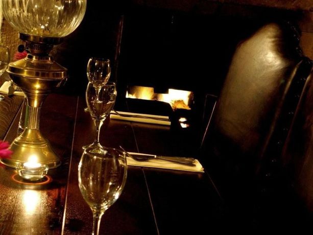 Imagen de los exteriores del Hotel The Old Hall Inn. Foto 3