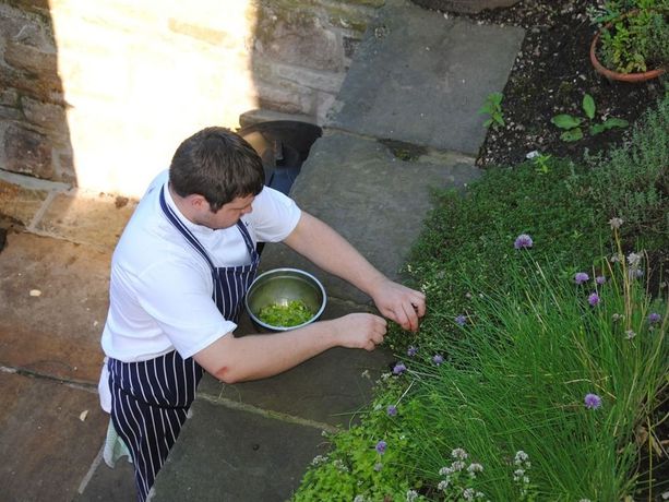 Imagen de los exteriores del Hotel The Old Hall Inn. Foto 6