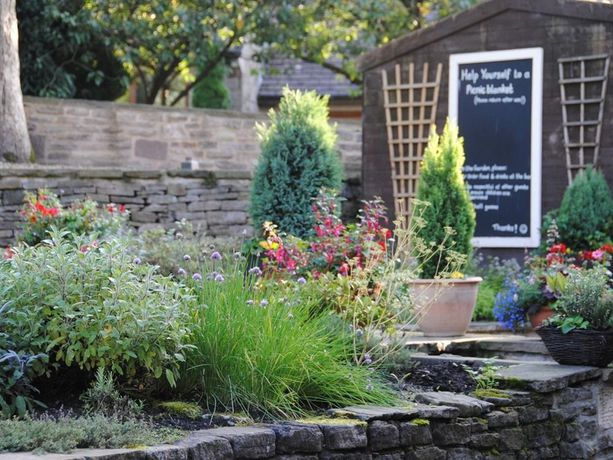 Imagen de los exteriores del Hotel The Old Hall Inn. Foto 15