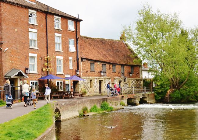 Imagen del bar/restaurante del Hotel The Old Mill, Salisbury. Foto 3