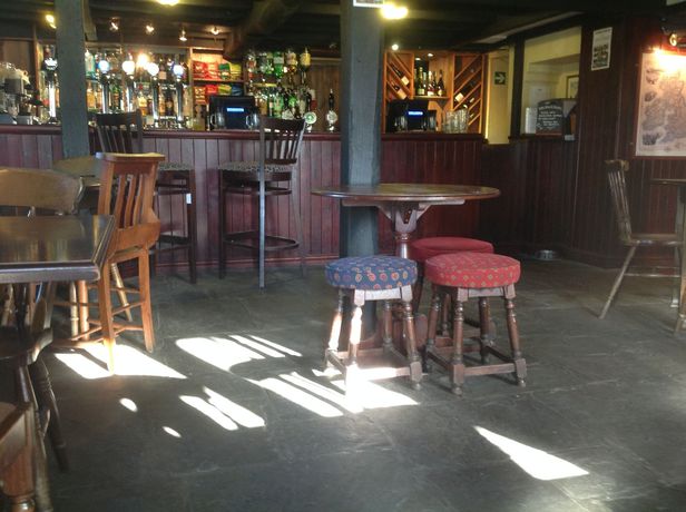 Imagen del bar/restaurante del Hotel The Old Mill, Salisbury. Foto 5
