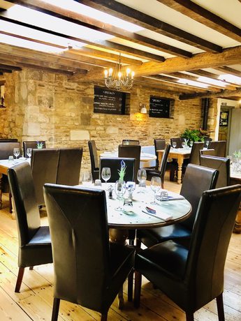 Imagen del bar/restaurante del Hotel The Old Pheasant. Foto 7