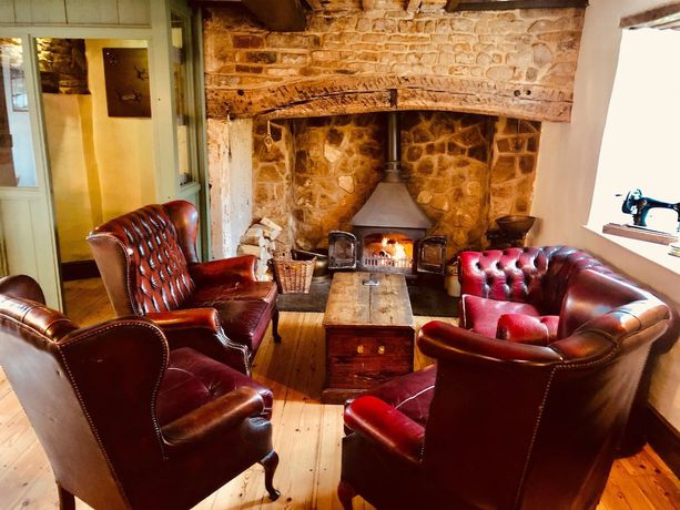 Imagen del bar/restaurante del Hotel The Old Pheasant. Foto 8