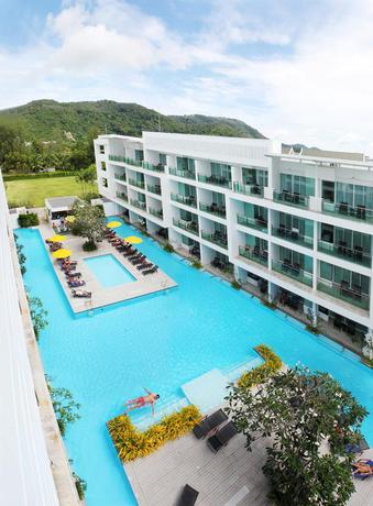 Imagen de la piscina del Hotel The Old Phuket - Karon Beach Resort. Foto 13